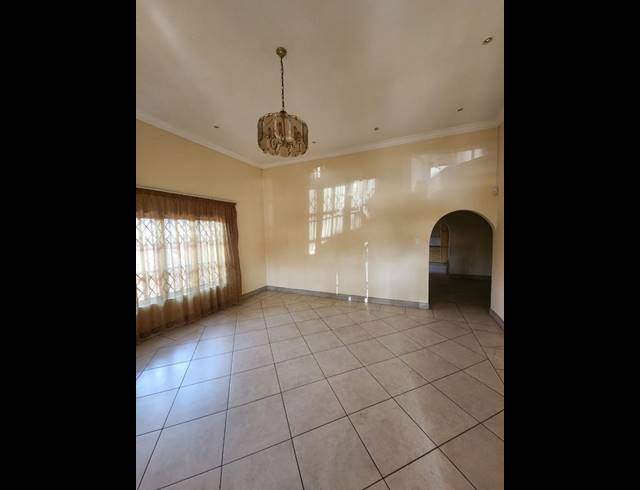 5 BEDROOM HOUSE FOR SALE IN LAUDIUM